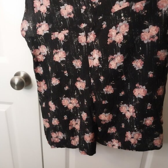 Love, Fire Juniors Flower Romper - Picture 3 of 6